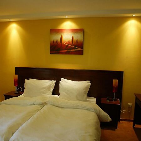 Garni Hotel Contact Belgrád Kültér fotó