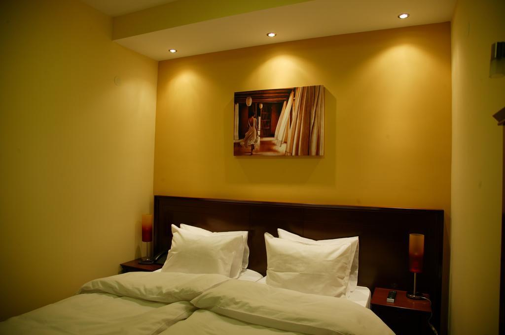 Garni Hotel Contact Belgrád Szoba fotó