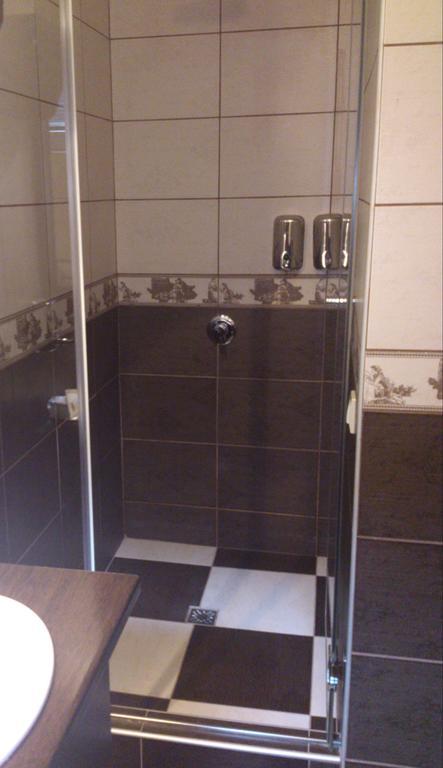 Garni Hotel Contact Belgrád Kültér fotó
