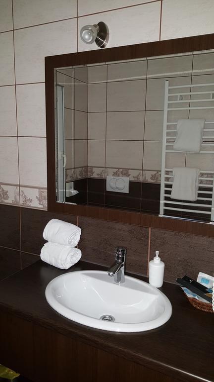 Garni Hotel Contact Belgrád Kültér fotó