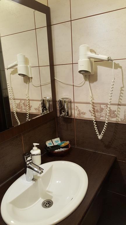 Garni Hotel Contact Belgrád Kültér fotó