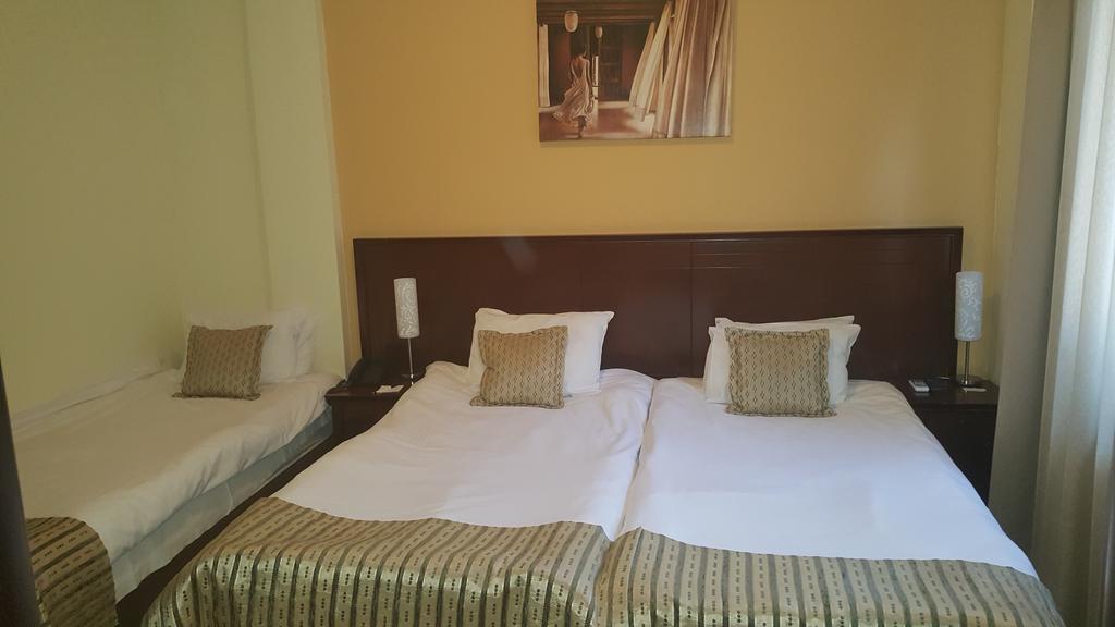 Garni Hotel Contact Belgrád Kültér fotó