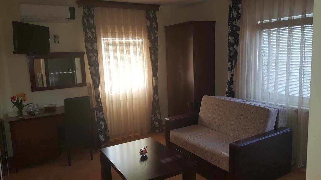 Garni Hotel Contact Belgrád Kültér fotó