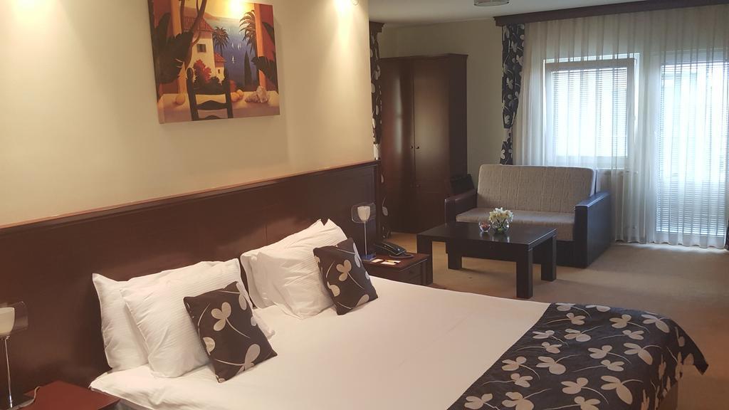 Garni Hotel Contact Belgrád Kültér fotó