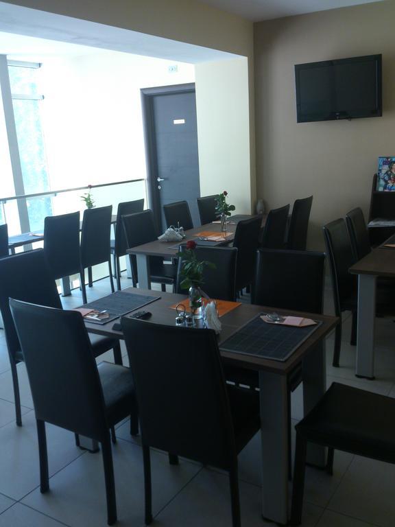 Garni Hotel Contact Belgrád Kültér fotó