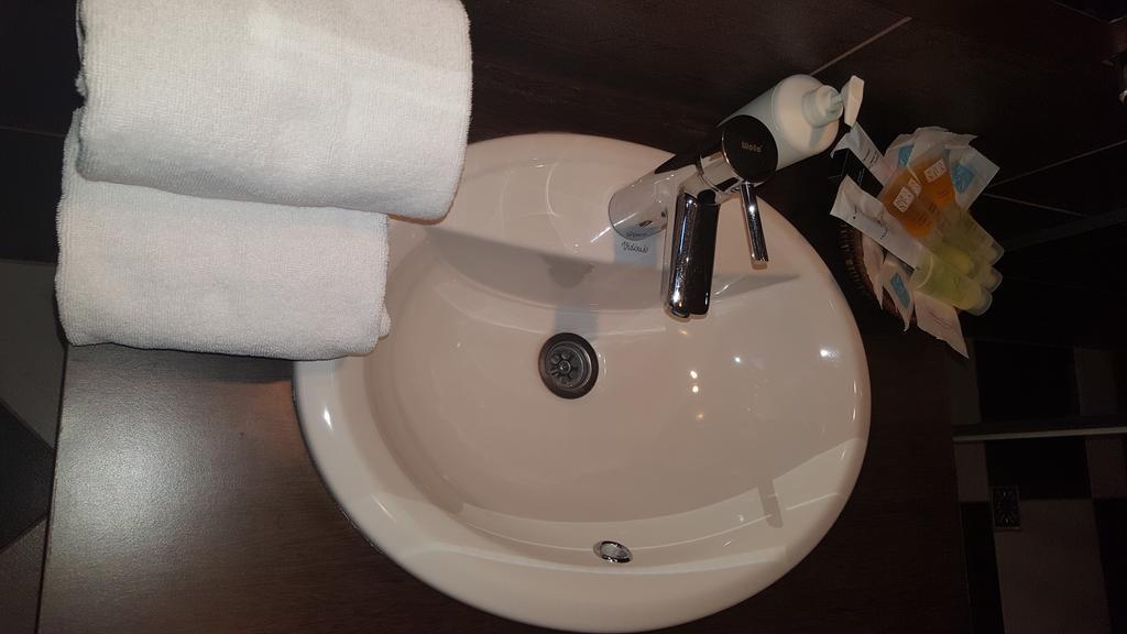 Garni Hotel Contact Belgrád Kültér fotó