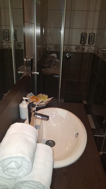 Garni Hotel Contact Belgrád Kültér fotó