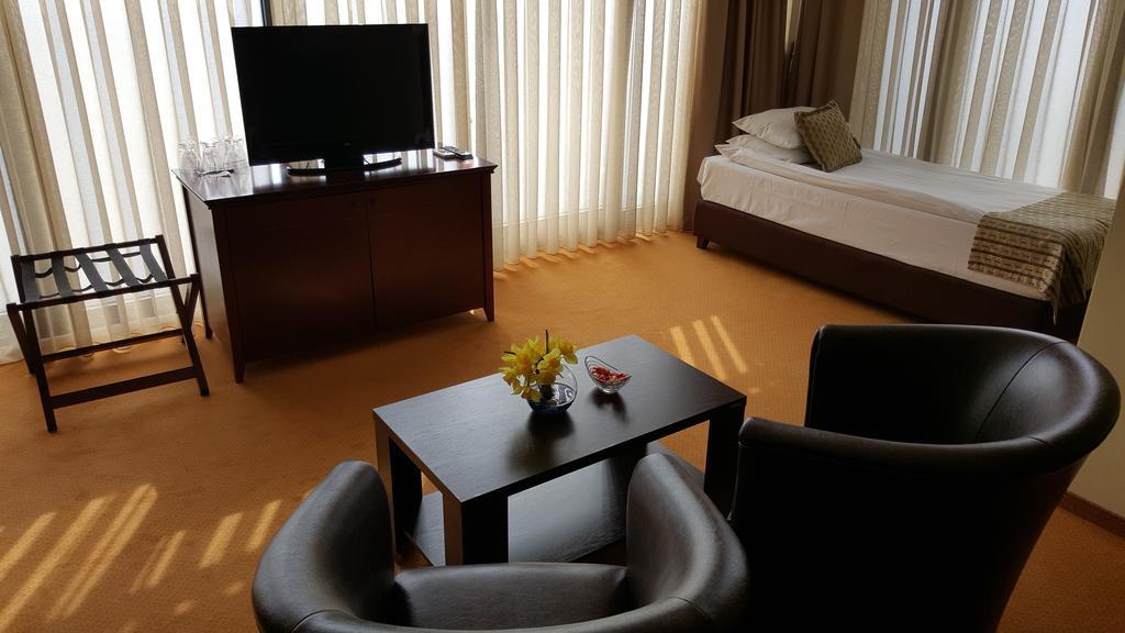Garni Hotel Contact Belgrád Kültér fotó