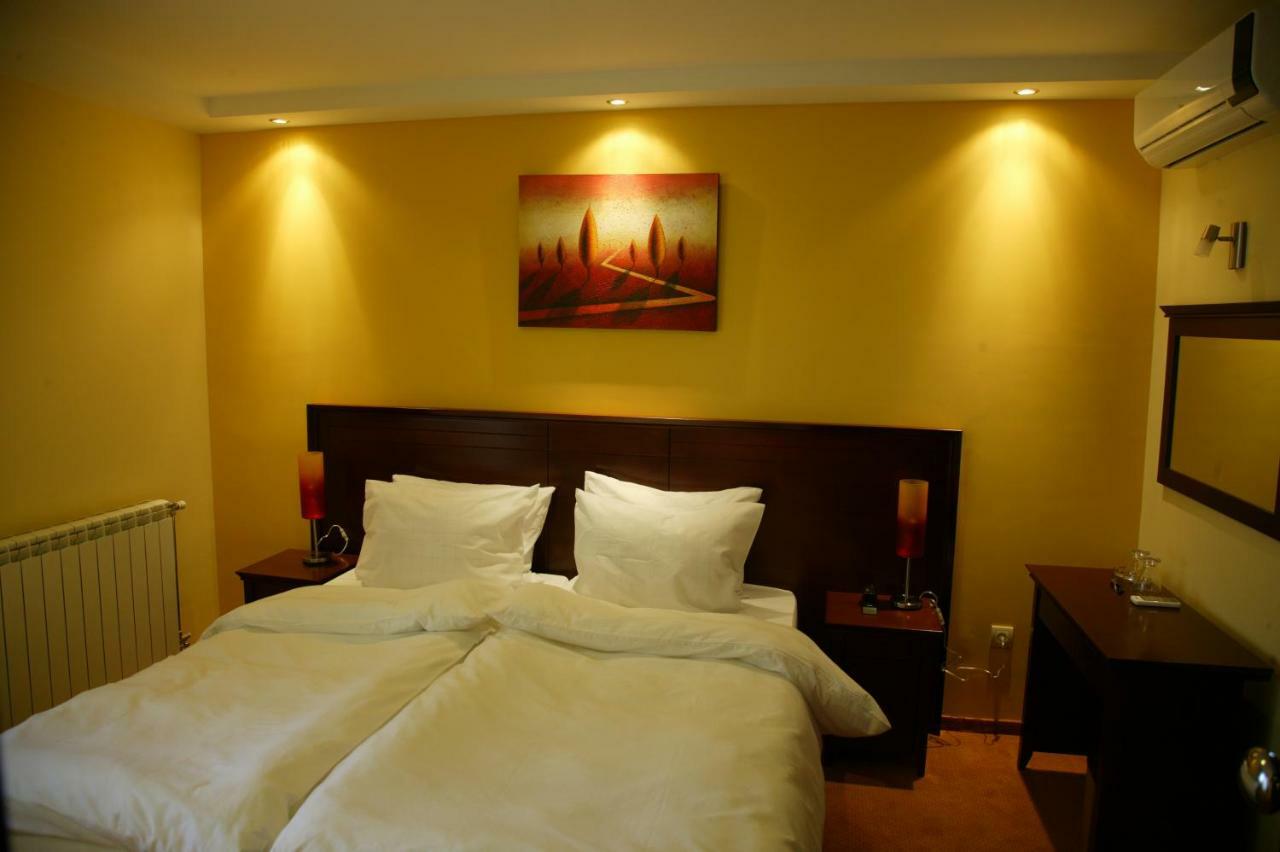 Garni Hotel Contact Belgrád Kültér fotó
